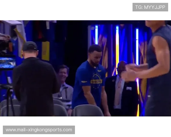 NBA超远Logo三分引全馆尖叫